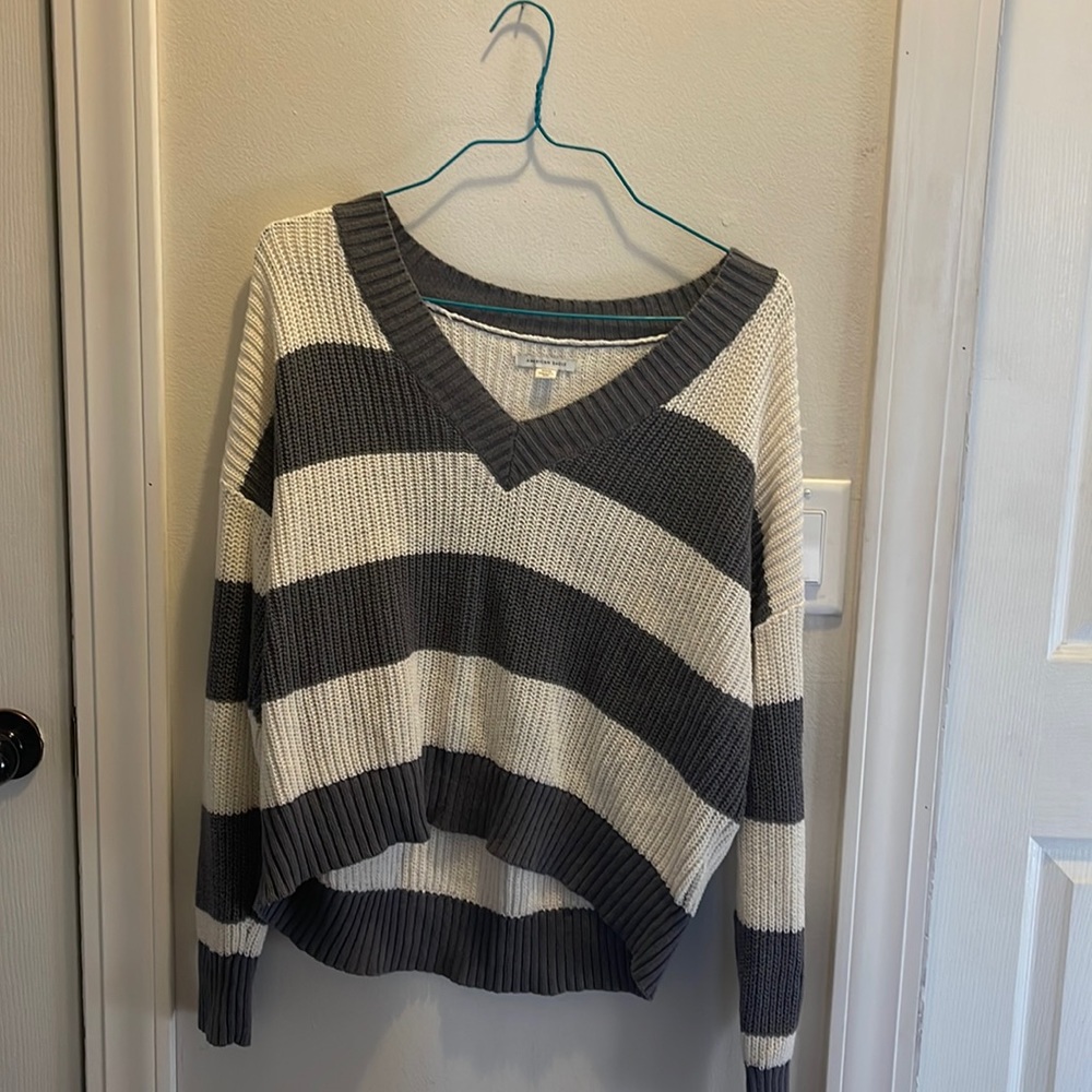 gray and white sweater